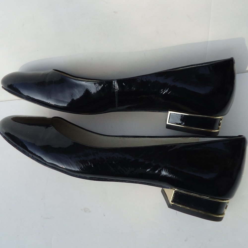 SIZE 7.5M. MICHAEL Michael Kors patent leather shoes. - Picture 6 of 16